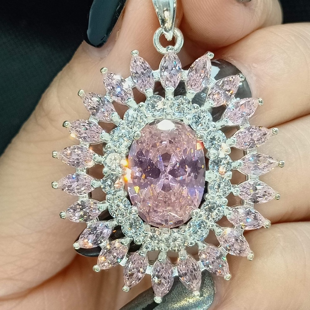Beautiful pink necklace Pendant brand new